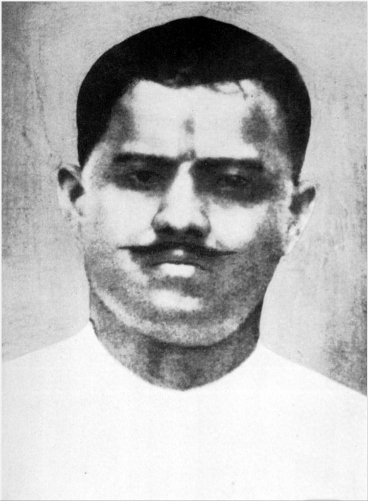 है लिये हथियार दुश्मन ताक मे बैठा उधर,
और हम तैय्यार हैं सीना लिये अपना इधर।
खून से खेलेंगे होली गर वतन मुश्किल में है,
सरफरोशी की तमन्ना अब हमारे दिल में है।

राम प्रसाद बिस्मिल ने जब देश के लिए फांसी के फंदे को विजयमाल बना लिया तो उनकी आयु केवल 30 वर्ष थी।

उनकी जन्मतिथि पर नमन