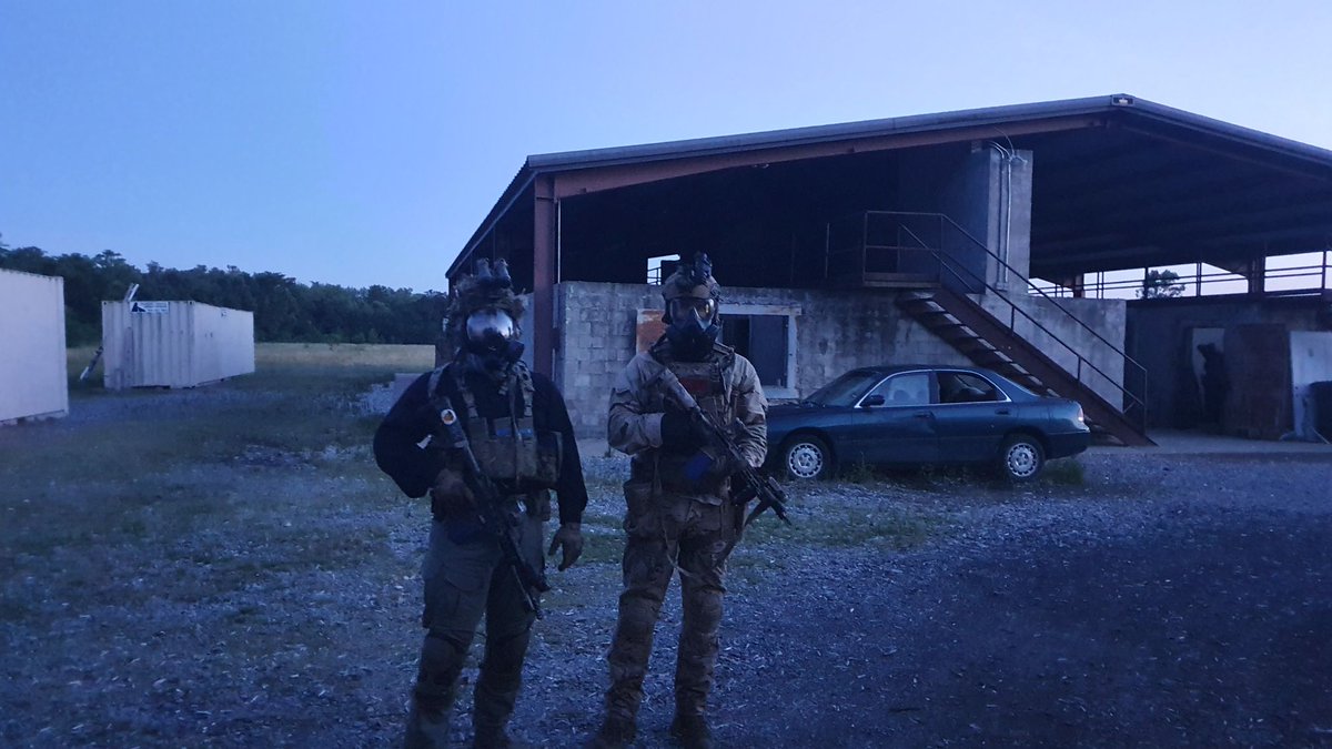 opfor8r's tweet image. Being a menace to society during Force on Force training #FoF #Simunition #NODs #nightvision #gasmask #ar15 #opfor