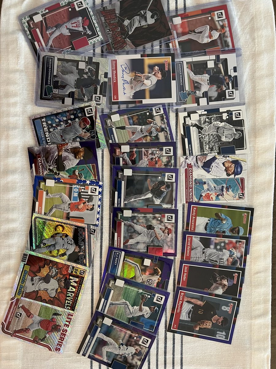 hapaugh's tweet image. 2 Donruss blasters today with my kid! Retail rocks! #baseballcards #rippacks