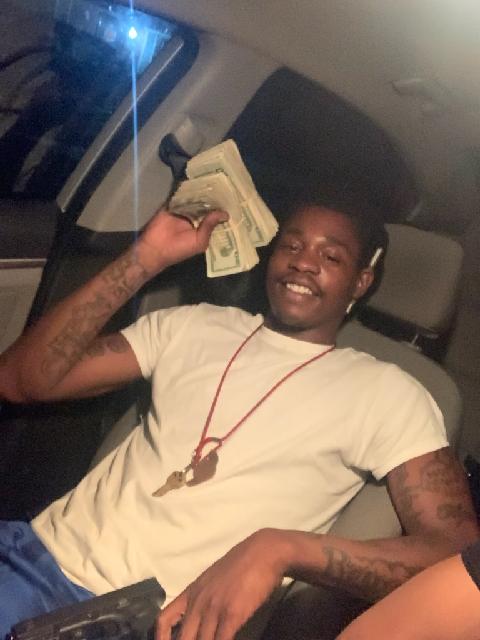 Bankroll_Hundo's tweet photo. Still getting trap money you thought I was just talking #Blockworld #Trapaloncontinues
#Freequick https://t.co/8pUei8ybs9