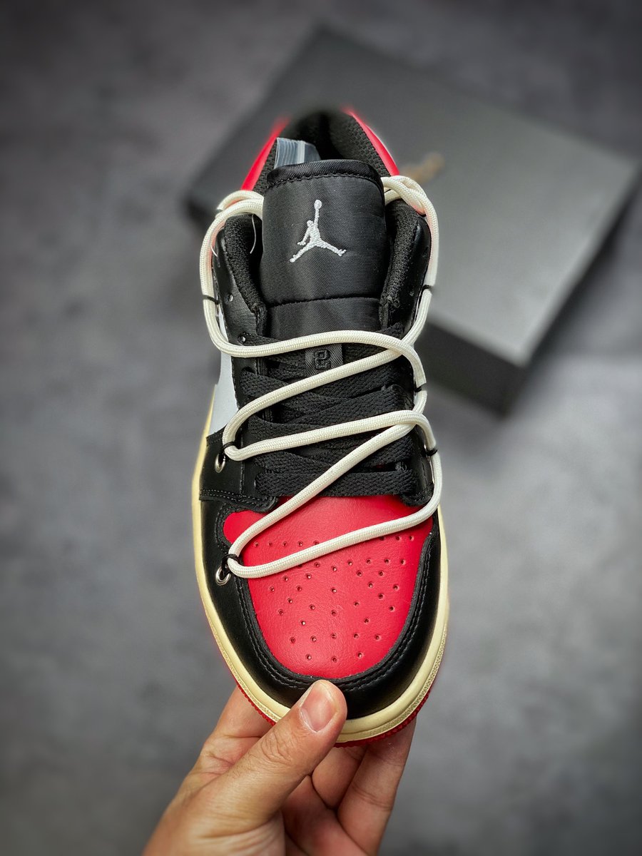 ナイキ、アディダスなどの第一線のファッションシューズを運営しています。
安価な品質保証、返品の理由なし、アフターサービス保証。
经营一线潮牌鞋，如耐克、阿迪达斯、匡威、万斯等等。
物美价廉，品质保证，售后保证。
加微信：sixsx66   
telegram：t.me/twgail