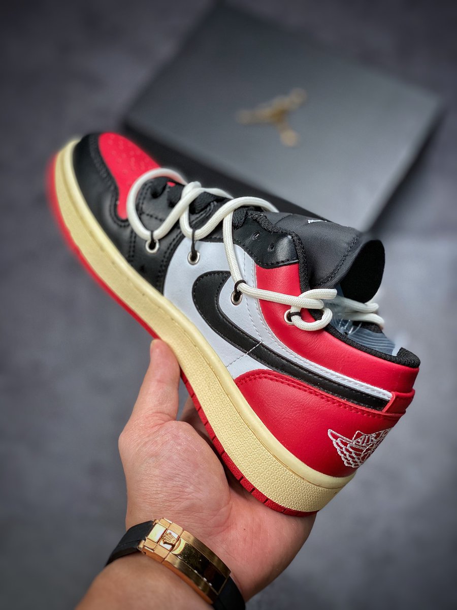 ナイキ、アディダスなどの第一線のファッションシューズを運営しています。
安価な品質保証、返品の理由なし、アフターサービス保証。
经营一线潮牌鞋，如耐克、阿迪达斯、匡威、万斯等等。
物美价廉，品质保证，售后保证。
加微信：sixsx66   
telegram：t.me/twgail