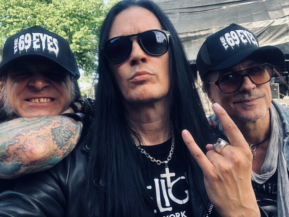 YOU WANNA ROCK? <a href="/chuckgarric/">Chuck Garric</a> &amp; <a href="/RyanRoxie/">Ryan Roxie</a> DO AND THEY ROCK HARD WITH <a href="/alicecooper/">Alice Cooper</a> 🤘🤘🤘J69 X