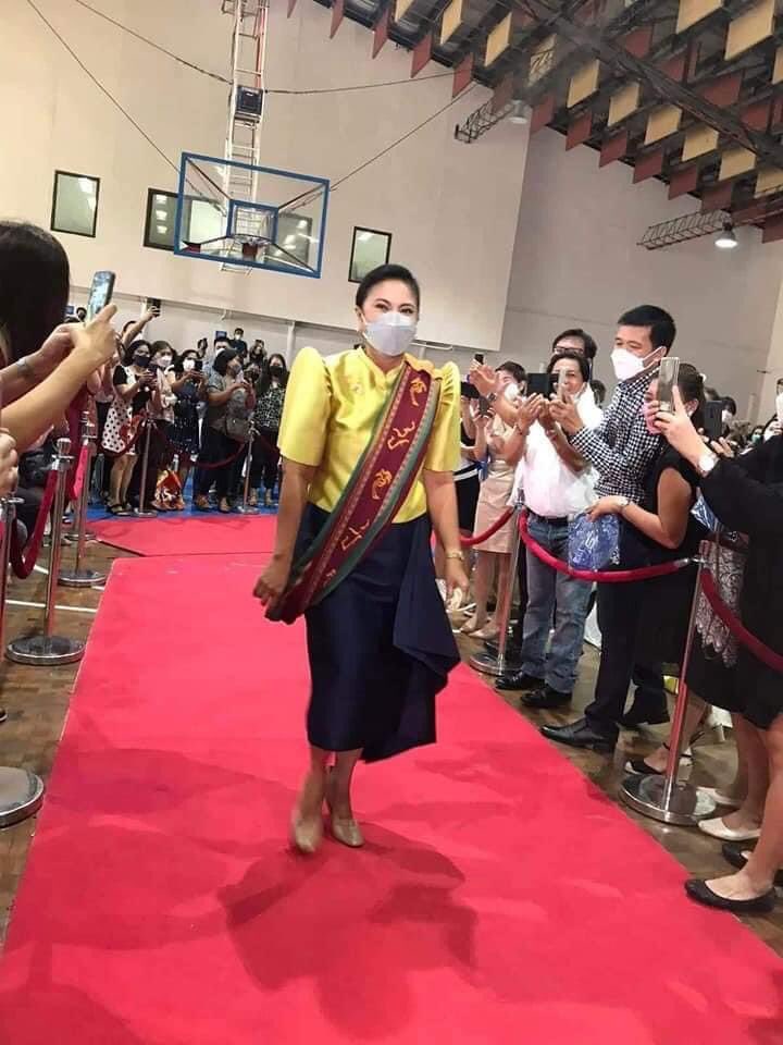 daintymer's tweet photo. vp leni at pisay today! gorgeous in yellow 💛 https://t.co/pnihAxeS3w