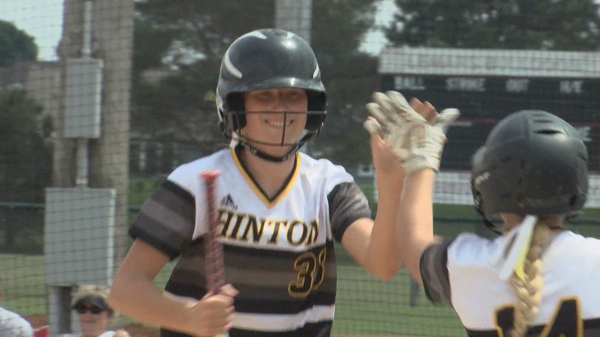 SportsZoneKCAU9's tweet photo. BLACKHAWK (NOT) DOWN!

When @CaseJadyn is on the mound, good things happen as @HintonSoftball shows out and shuts out LeMars 4-0 on a Friday full of smiles!

WATCH HERE🥎⏬
https://t.co/sCCeLFA3XC https://t.co/AoLmIAGENp