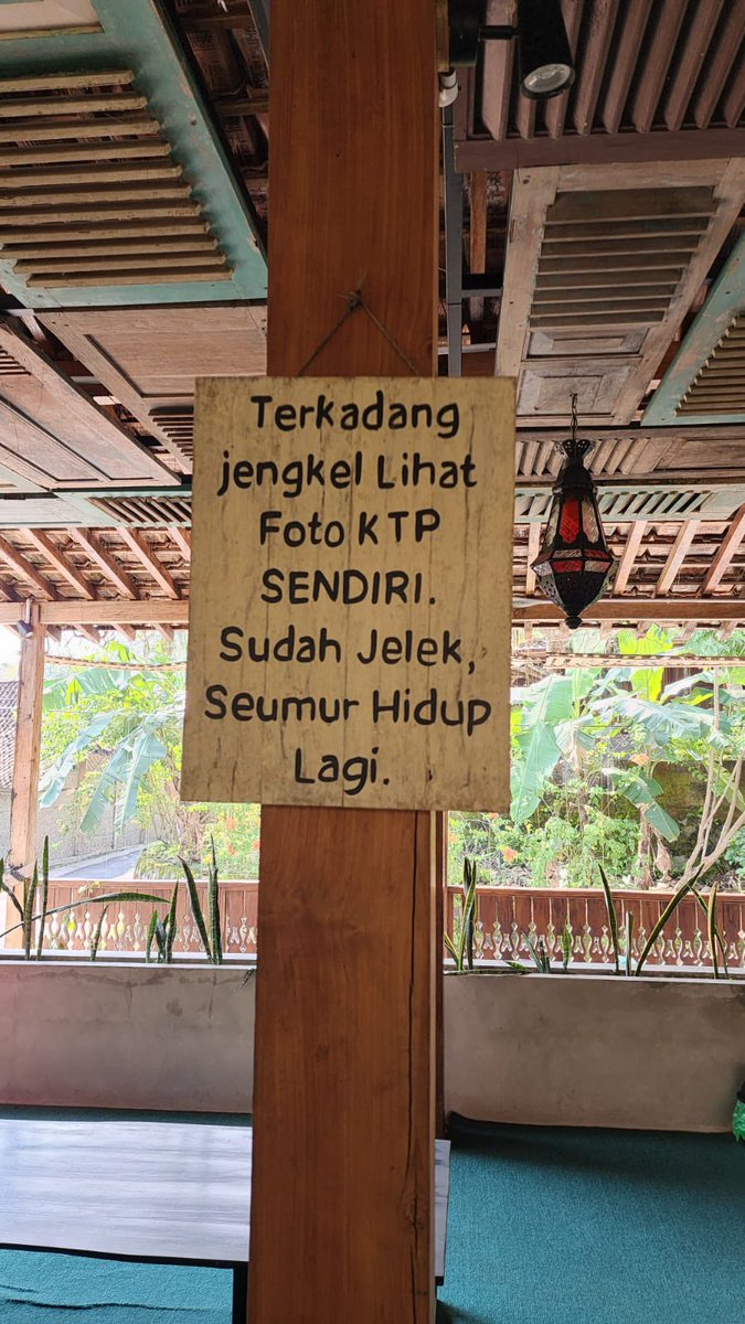 dmarheti's tweet image. Bener2 ngakak ini, liat tulisan2 lutjuuu di omah cantrik, kulonprogo @WisataYogya #explorekulonprogo #exploreyogyakarta