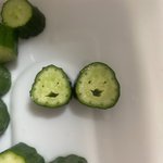 なんとも言えない表情に癒される!可愛すぎるきゅうりの写真が話題に!
