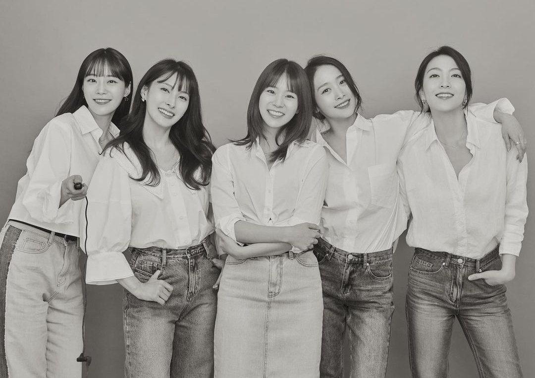 Seungyeoncode's tweet photo. KARA REUNION FINALLY🥺❤️

220611 thesy88 instagram update 
#HappyKamiliaDay #KAMILIADAY2022 
#KARA611FOREVER https://t.co/5unZM4zDuV