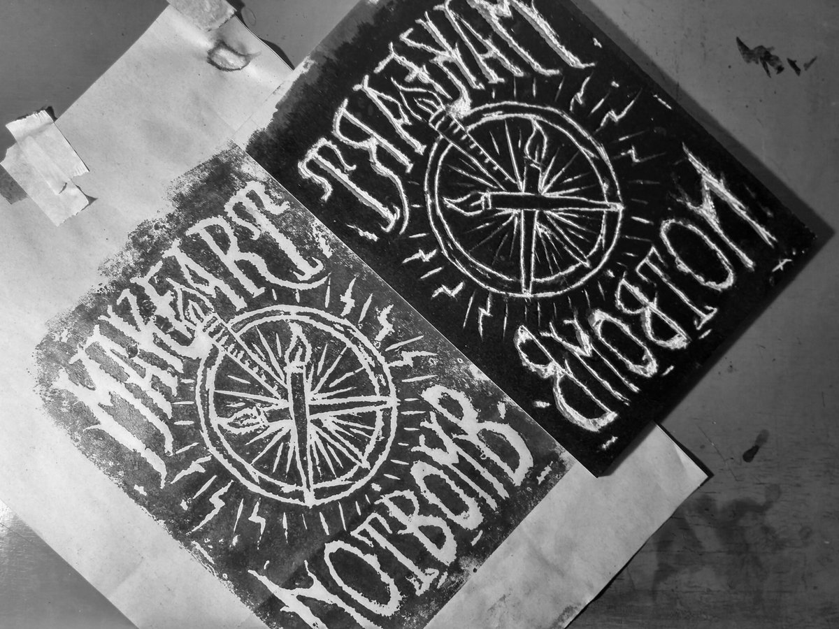 Gara2 twitnya mba <a href="/theprisarianzi/">Prisa Rianzi</a> ttg teknik etsa, jadi inget kalo dulu pernah bikin gituan jg. Bedanya kalo ini dicukil diatas kayu MDF trs dirolling dg tinta cetak wkwk.   Biar lebih EdGy dan inDiE sy pake kertas bekas sak semen yg robek2 dan gripis. Btw ini namanya woodcut.