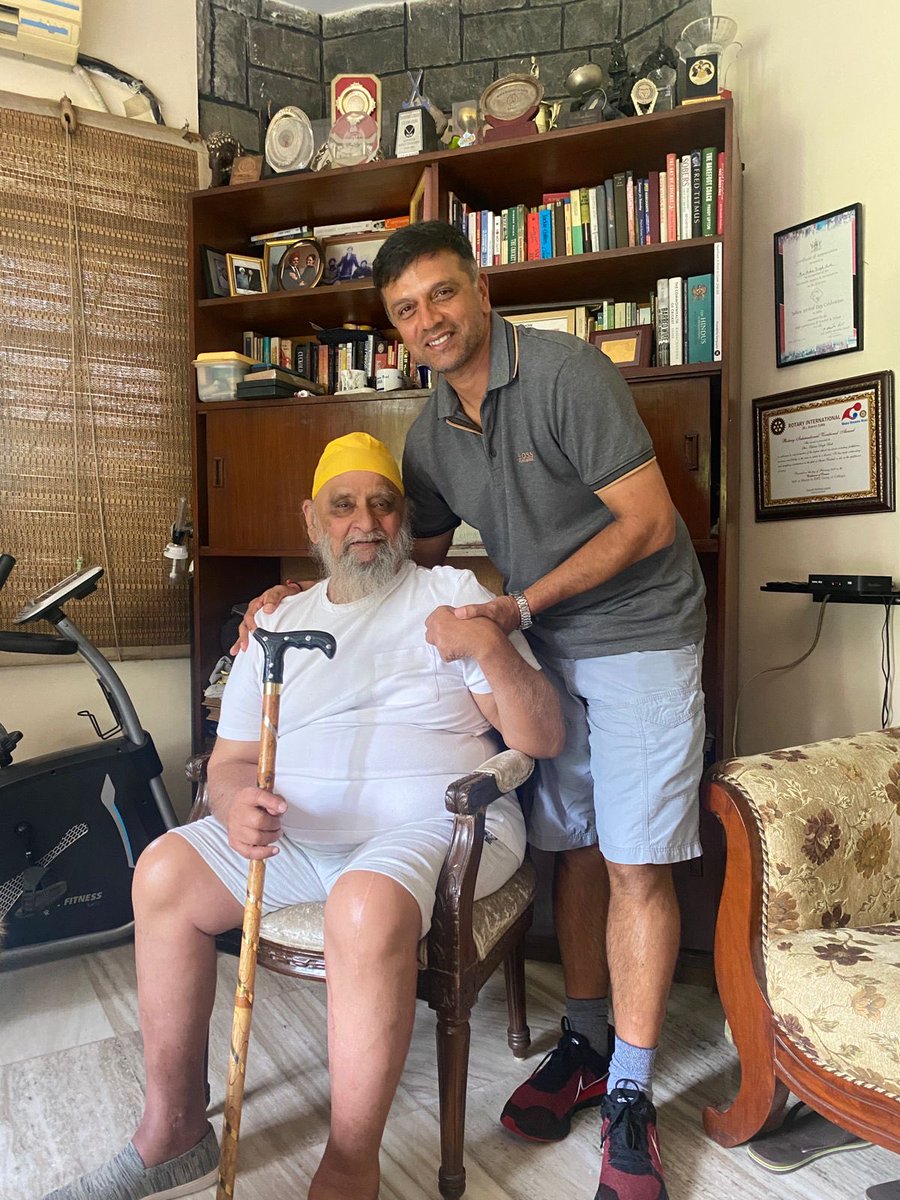 Another one for the archives ⁦<a href="/vijaylokapally/">Vijay Lokapally 🇮🇳</a>⁩. Two absolute Legends from 2 different eras. Priceless! ⁦<a href="/BishanBedi/">Bishan Bedi</a>⁩ #rahuldravid