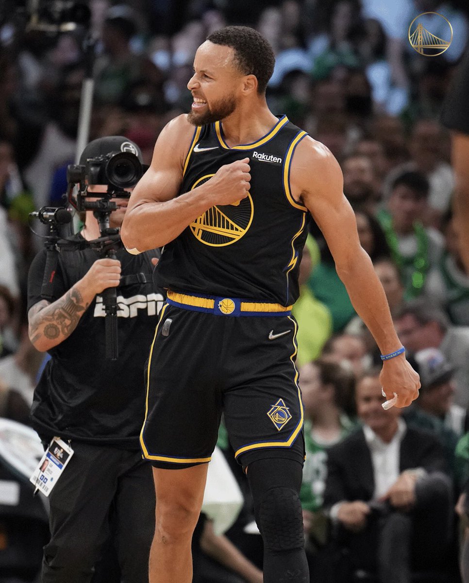 Stephen Curry in the 4th quarter against the Celtics:

• 10 points
• 2-4 FG
• 1-1 3PT
• 5-6 FT

He scored 24 of his 43 points in the second half.. ALL. TIME. PERFORMANCE.