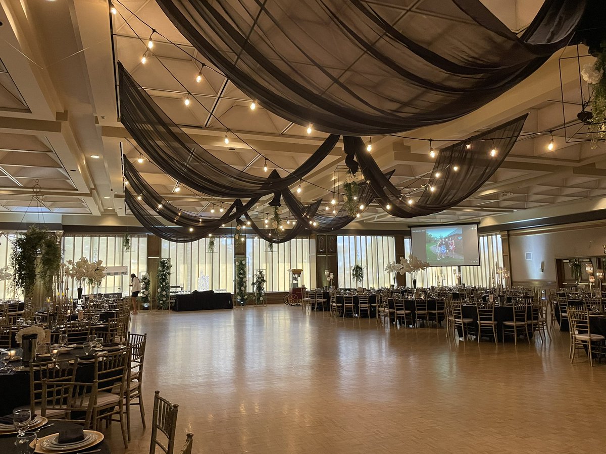 VillanovaWECDSB's tweet photo. Villy prom 2022 …. Beautiful night, beautiful memories… https://t.co/inD1POPgWE