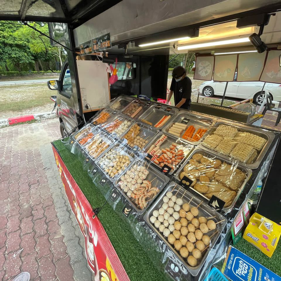 MohKeIpoh's tweet photo. Moh ke Padang Polo &amp; cuba makan Oden Kaw. Memang kaw kuah dia. Pekat habis. Banyak pilihan cucuk yang ada dengan harga serendah RM2 😍 https://t.co/CsYyhdLYhq