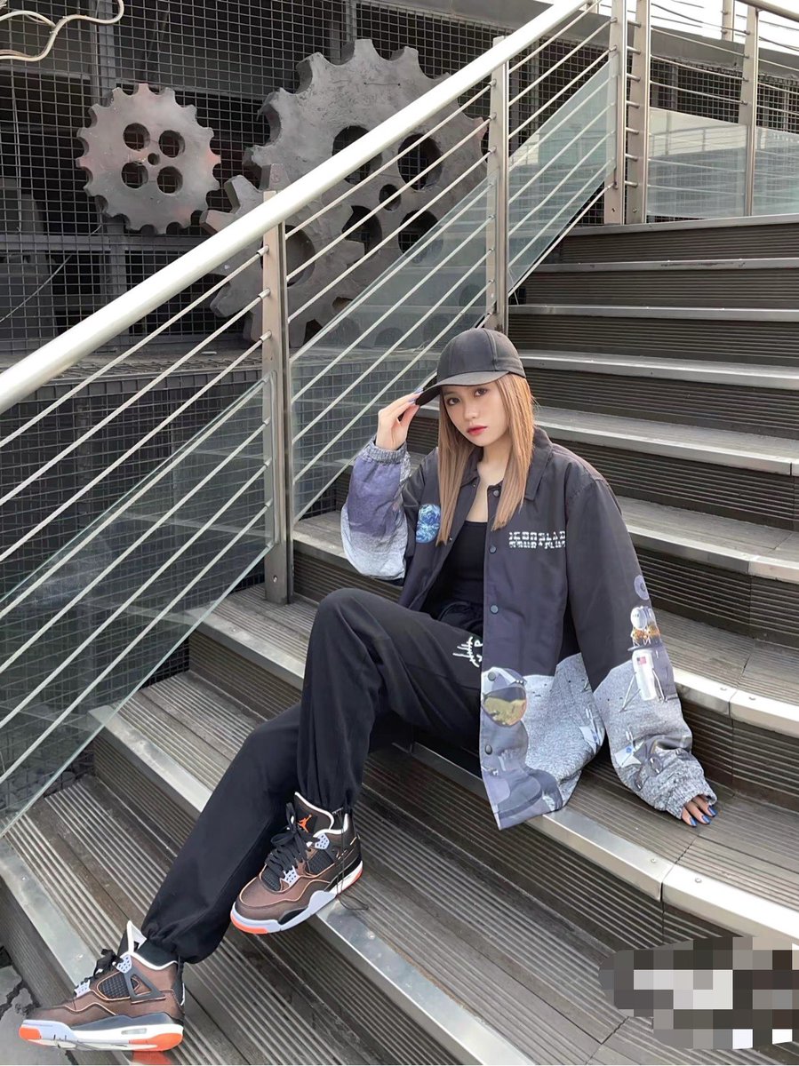 ナイキ、アディダスなどの第一線のファッションシューズを運営しています。
安価な品質保証、返品の理由なし、アフターサービス保証。
经营一线潮牌鞋，如耐克、阿迪达斯、匡威、万斯等等。
物美价廉，品质保证，售后保证。
加微信：sixsx66   
telegram：t.me/twgail