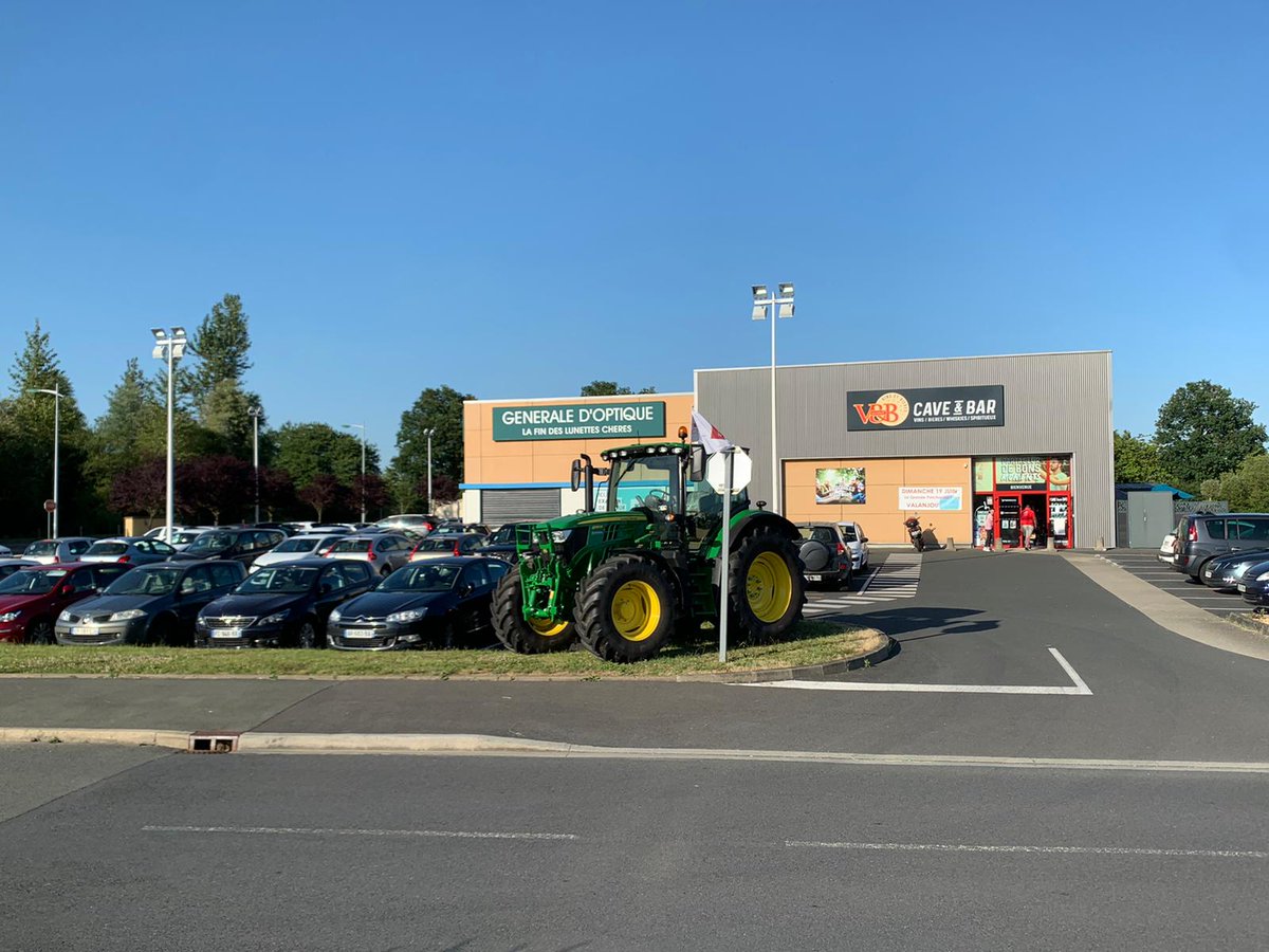 JChemille's tweet photo. Soirée de promotion de @FermesEnFete au @VandBOfficiel de @ChemilleenAnjou. Un moyen simple, efficace et conviviale d'aller à la rencontre de la population de #Chemillé. Merci à tous les bénévoles pour leur mobilisation https://t.co/9ka0Jc8CrX
