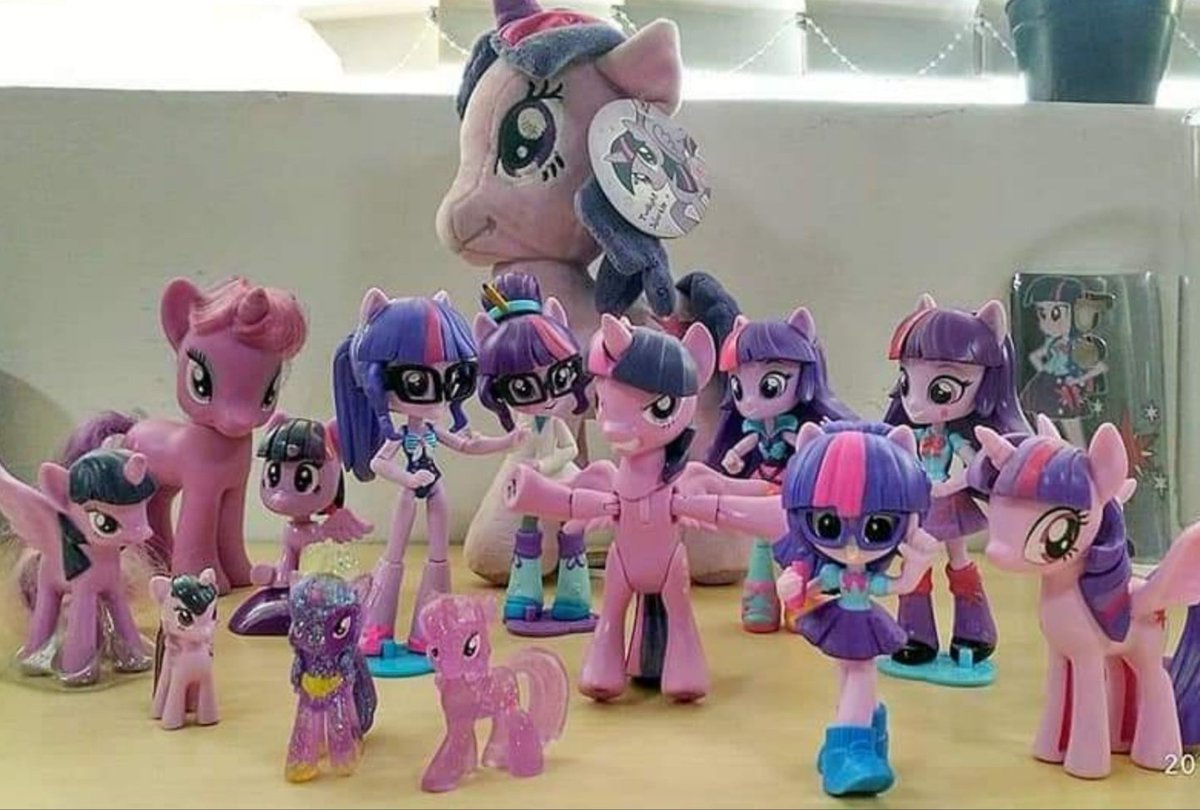 ritocp's tweet photo. @kobokanaeru Liat koleksi twilight sparkle ku, bo 💕 https://t.co/TjEINxuJDo