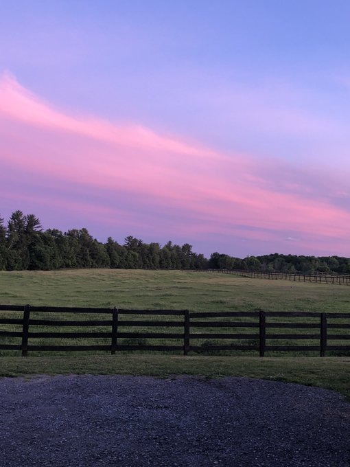 Friday night vibe! #sunset https://t.co/g6K8pfXGZo<a href="/tag/sunset"class="tags">#sunset</a>