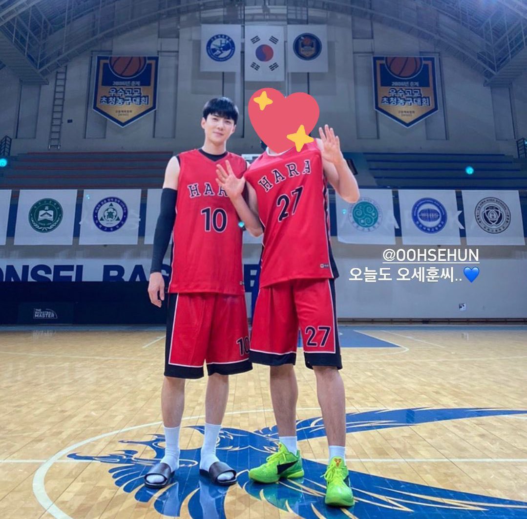 Honiismz's tweet photo. ในที่สุดก็ได้เห็นเซฮุนใส่ชุดนักบาสแล้ว 🏀 https://t.co/oszG2AUe7V