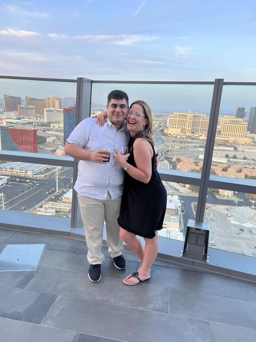 PequenoAV's tweet photo. What a great week at my first #Infocomm2022 and so happy to connect with all the amazing #AVtweeps in the industry. So blessed to be part of the #AVfamily and the amazing community!

Also shoutout to the team at #Sony that I have the pleasure of working with. An amazing group! https://t.co/0oto37ih28
