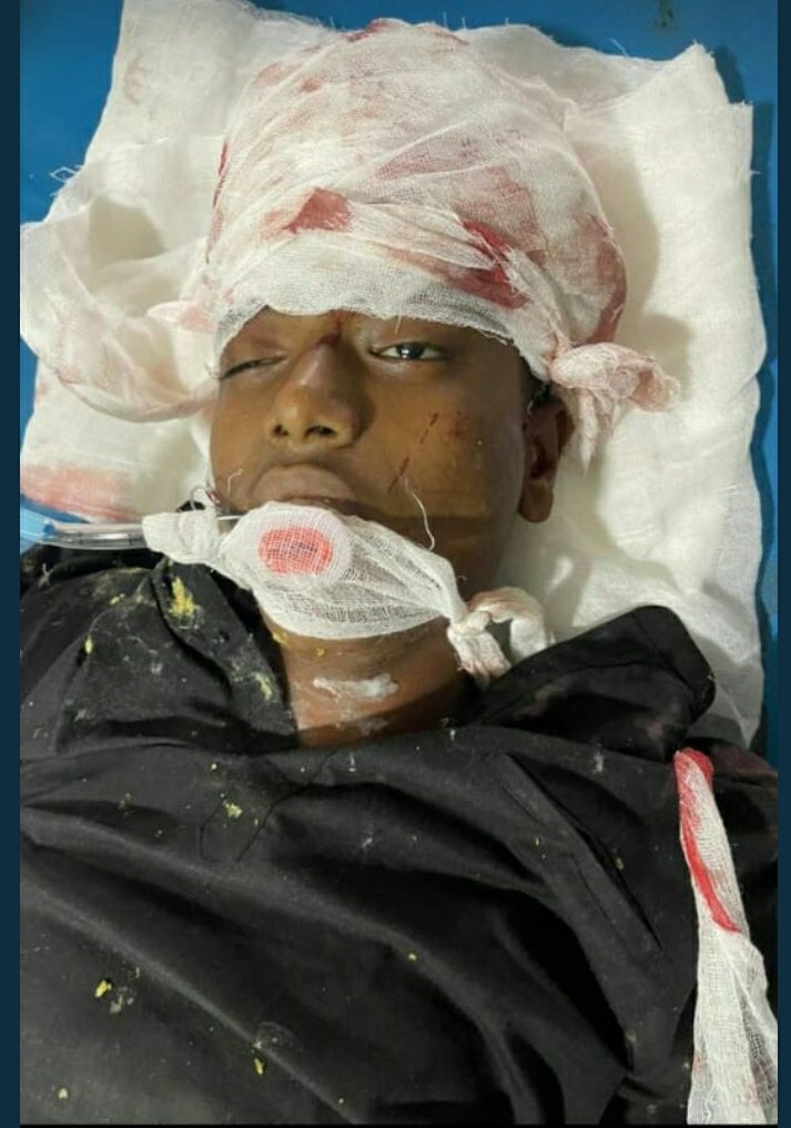 Tarique_Baber's tweet photo. شہداء نے پکارا ہے تم کو فردوس کے بالا خانوں سے
ہم راہِ وفا میں کٹ آئے تمہیں پیار ابھی تک جانوں سے https://t.co/V9X5ckJBW7
