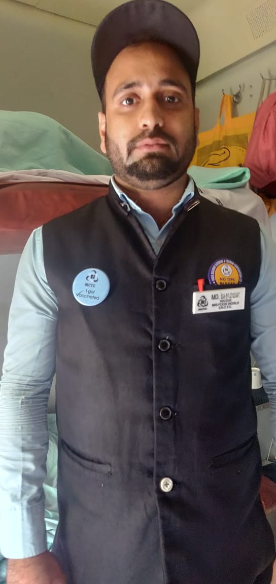 Angshupriya_D's tweet photo. Great service on train no 12306 Kolkata Rajdhani 1st class 🌟🌟 Super happy with Md.Shabbir Ali's service! Traveling in train after ages and felt absolutely delighted! Keep up the great work @RailMinIndia @IRCTCofficial https://t.co/nlrV4ntb5n