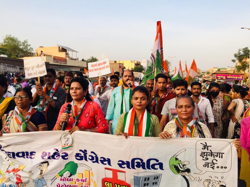 ChiragKhatik73's tweet photo. મોંઘવારી વિરોધ પદયાત્રા

આજે ઈસનપુર વોર્ડ માં મોંઘવારી ની વિરુદ્ધ માં વિશાળ પદયાત્રા નું આયોજન કરવામાં આવ્યું.

#મોંઘવારી #Mehangai #mehangaimaargai #mehangaikibaat #MehangaiKiMaar #FailedGovernment #BJPHataoDeshBachao #niravbaxi #Chirag_Khatik https://t.co/ybDYycVqFR