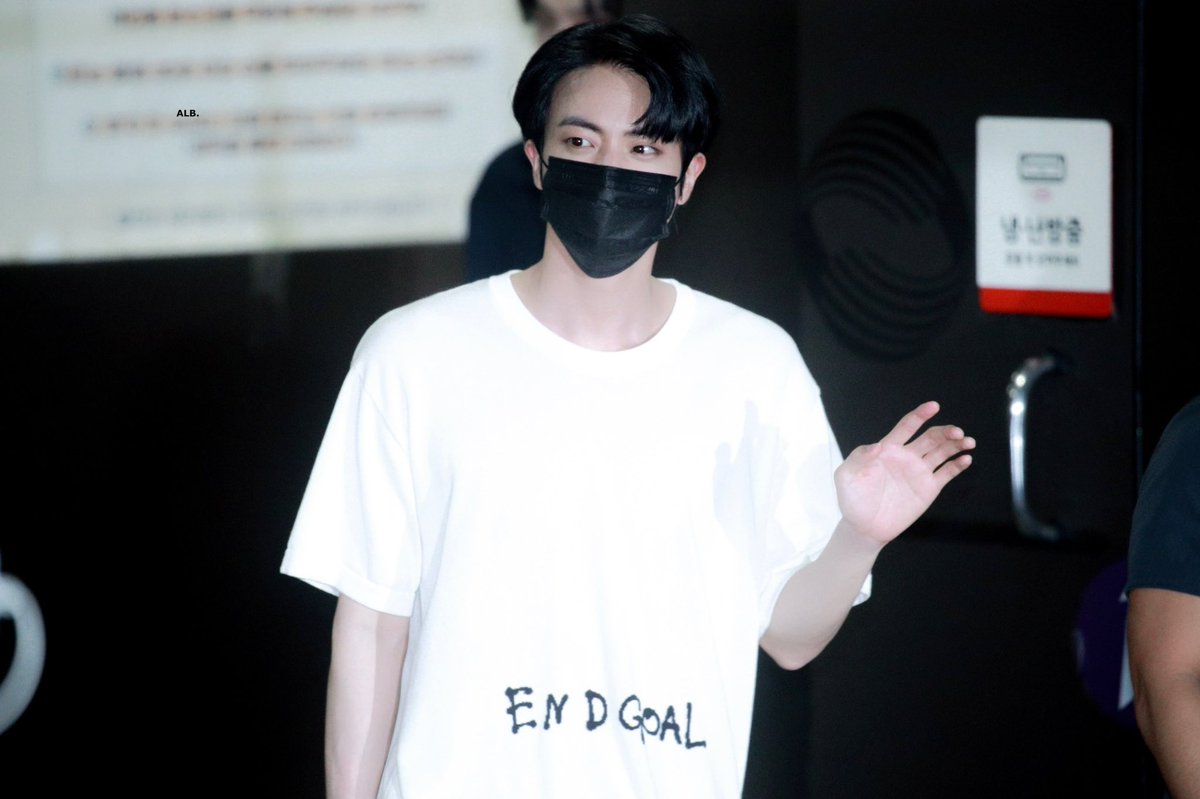 ALittleBraver92's tweet photo. 220610 #방탄소년단진 #김석진 #석진 #진 #BTSJIN #JIN @BTS_twt https://t.co/ljhQ76Z1Zj