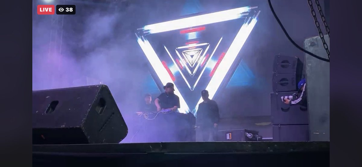 3BallMTYNews's tweet photo. ¡Qué bonito el verlos nuevamente juntos en un escenario, con rolas como Inténtalo y Baile de amor que han dejado huella en la historia musical!

@3BallMTY esta noche en Singuilucan, Hidalgo. 2022 💣 https://t.co/B4Yyhp6bmy
