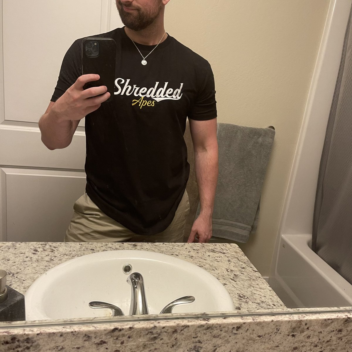 PapiChuloGrim's tweet photo. Finally got my @ShreddedApes pump cover in the mail and it’s even better than I thought it would be. You never know what you’re going to get with t’s, but these are solid. Payed for with $WHEY https://t.co/ImYakhTKj5