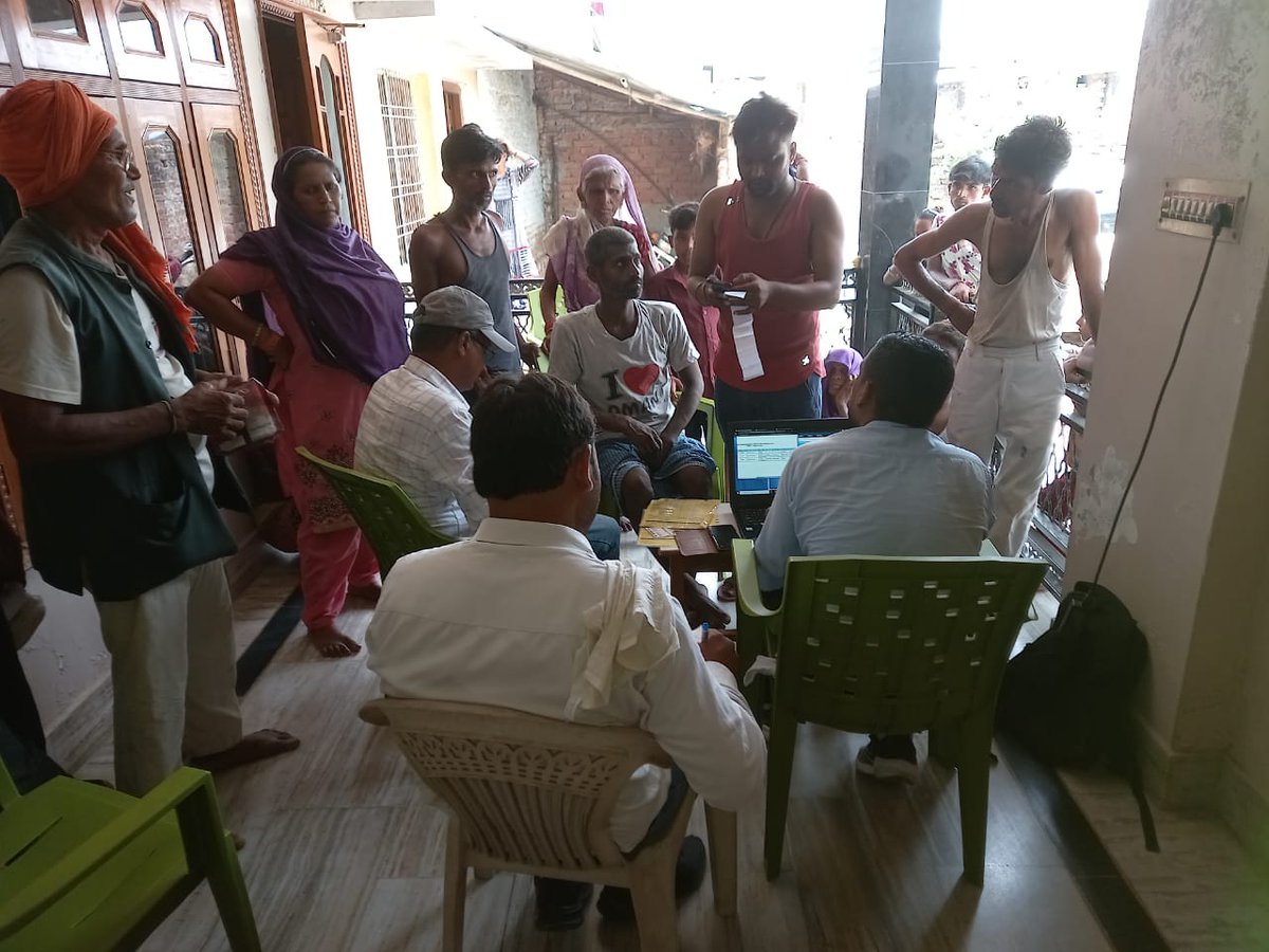 SAryanagar's tweet photo. Checking, disconnection and OTS camp at different places under EDSD2 Aryanagar Gonda .@mduppcl @MVVNLmd @UPPCLLKO @MvvnlDevipatan https://t.co/PCLiD1CX0g