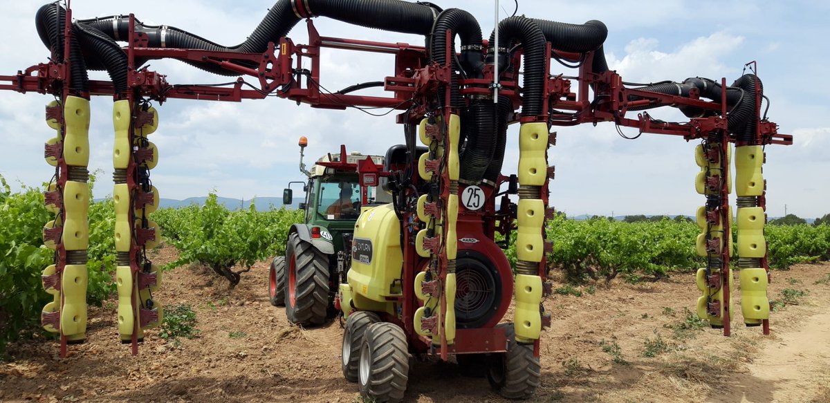 umadeabupc's tweet photo. Ensayos en viña con el @proyectoPIVOS financiado por @CienciaGob :sistema de pulverización variable montado en un @hardimistblower basado en mapas y regulado por valvulas PWM @TeeJetTech Con la participación de @UPV @Univcordoba @EPSunizar https://t.co/XGjjz4caoe