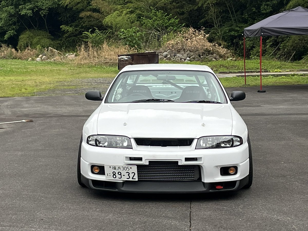 hcbnr32's tweet photo. 小前ちゃんの33てどんな時もカッコいいんだけど、特に今回のは別格！

GT-Rの素の良い部分を引き出し、かつモノトーン感。これ程までにシンプルに決めながらもインパクトがスゴイ…細部の拘りも素晴らしいし、センスとしか言いようがない…

タイヤ選びは全て彼からの影響です☺️

#CrazyR https://t.co/gV3hf6Cg6N