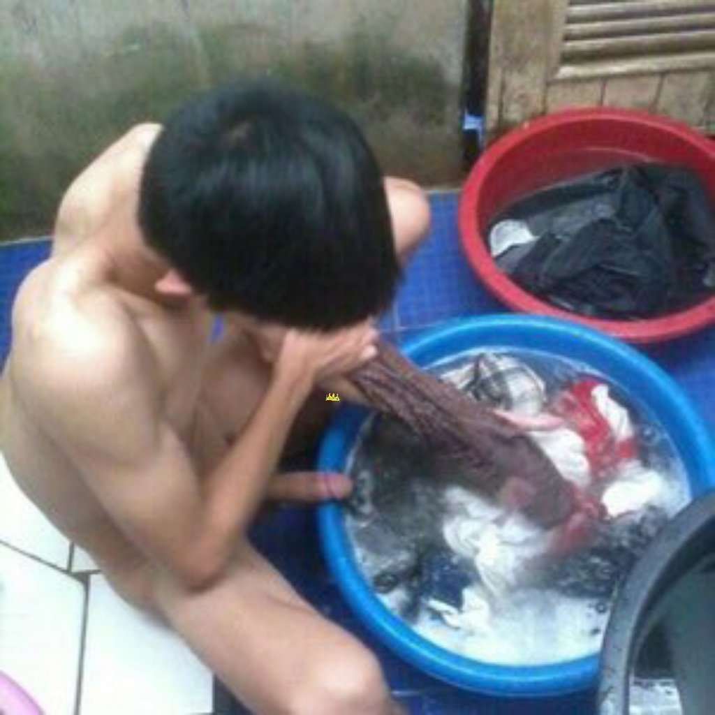 Suckerzpunch's tweet photo. Nyuci nyuci di weekend https://t.co/u0blkWymlU