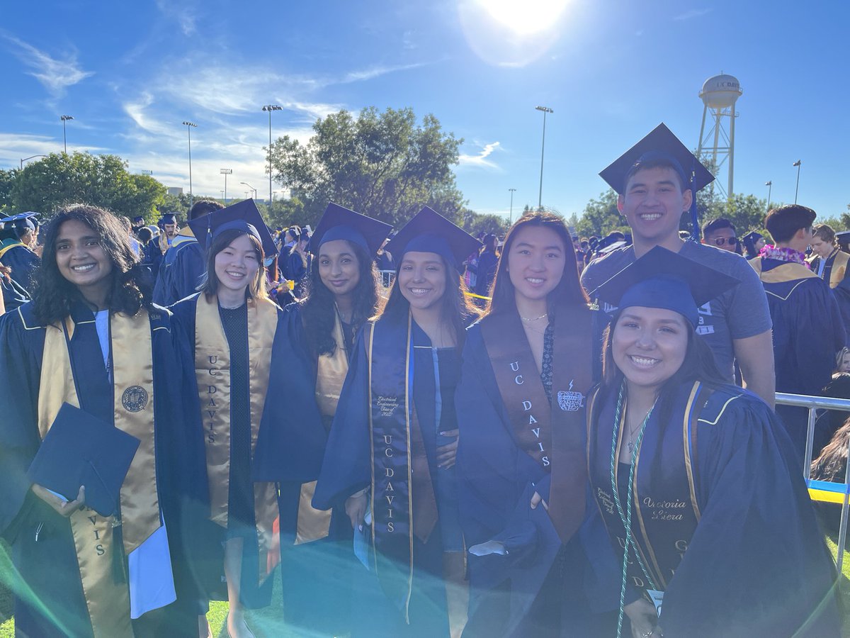victorialieraa's tweet photo. I graduated today as a First Generation Latina with a Bachelor’s degree in Electrical Engineering. I’ve been thinking about the moment I’d be able to say that since the day I started college and we made it 🥲 #latinasinengineering #firstgen https://t.co/8F9znlbrjF
