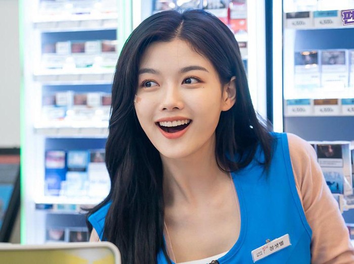 fairdimsum's tweet photo. #GilOhSol is the character who makes you feel comfortable and emotional

#JungSaetByul is the character who amazes you in everything that she does and charms you

Both will make you fall in love &amp; make you relate to them 

#kimyoojung #김유정 #金裕貞 #キムユジョン #kdrama https://t.co/6F4VafVZNS