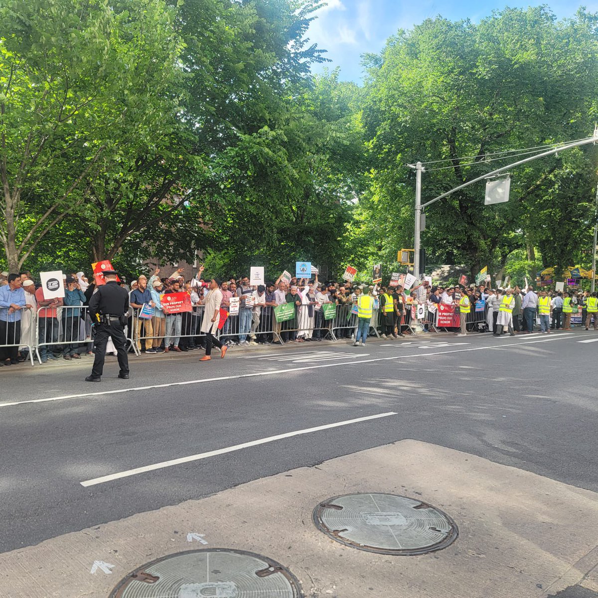 Muslims of NYC protest against Indian fascist govt insulting #Prophet Mohammad #Muslim-Muslim <a href="/QNAEnglish/">Qatar News Agency</a> <a href="/HukoomiQatar/">حكومي - قطر</a> <a href="/MofaQatar_EN/">Ministry of Foreign Affairs - Qatar</a> <a href="/KuwaitNews/">كويت نيوز</a> <a href="/kuwaittimesnews/">KUWAIT TIMES</a> <a href="/kuna_en/">Kuwait News Agency - English Feed</a> <a href="/MofaQatar_AR/">الخارجية القطرية</a> <a href="/MofaQatar_AR/">الخارجية القطرية</a> <a href="/BahrainRights/">Bahrain Center for Human Rights</a> <a href="/bna_en/">Bahrain News Agency</a> <a href="/rbalsaud/">Reema Bandar Al-Saud</a> <a href="/AIMF_australia/">Australia India Muslim Forum - AIMF</a> <a href="/dawn_com/">Dawn.com</a> <a href="/ARYNEWSOFFICIAL/">ARY NEWS</a> 3/3