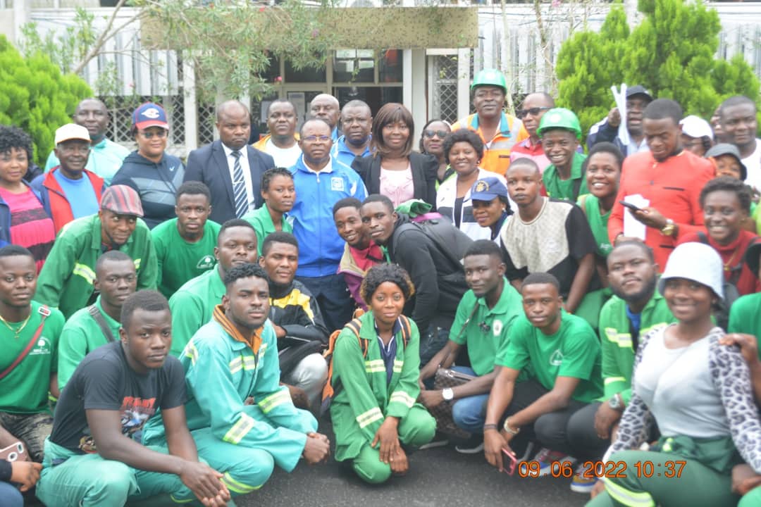 UBuea's tweet photo. Greening of UB.  Vice-Chancellor leading the planting of 2,500 trees on campus. https://t.co/KIm4vWrruX