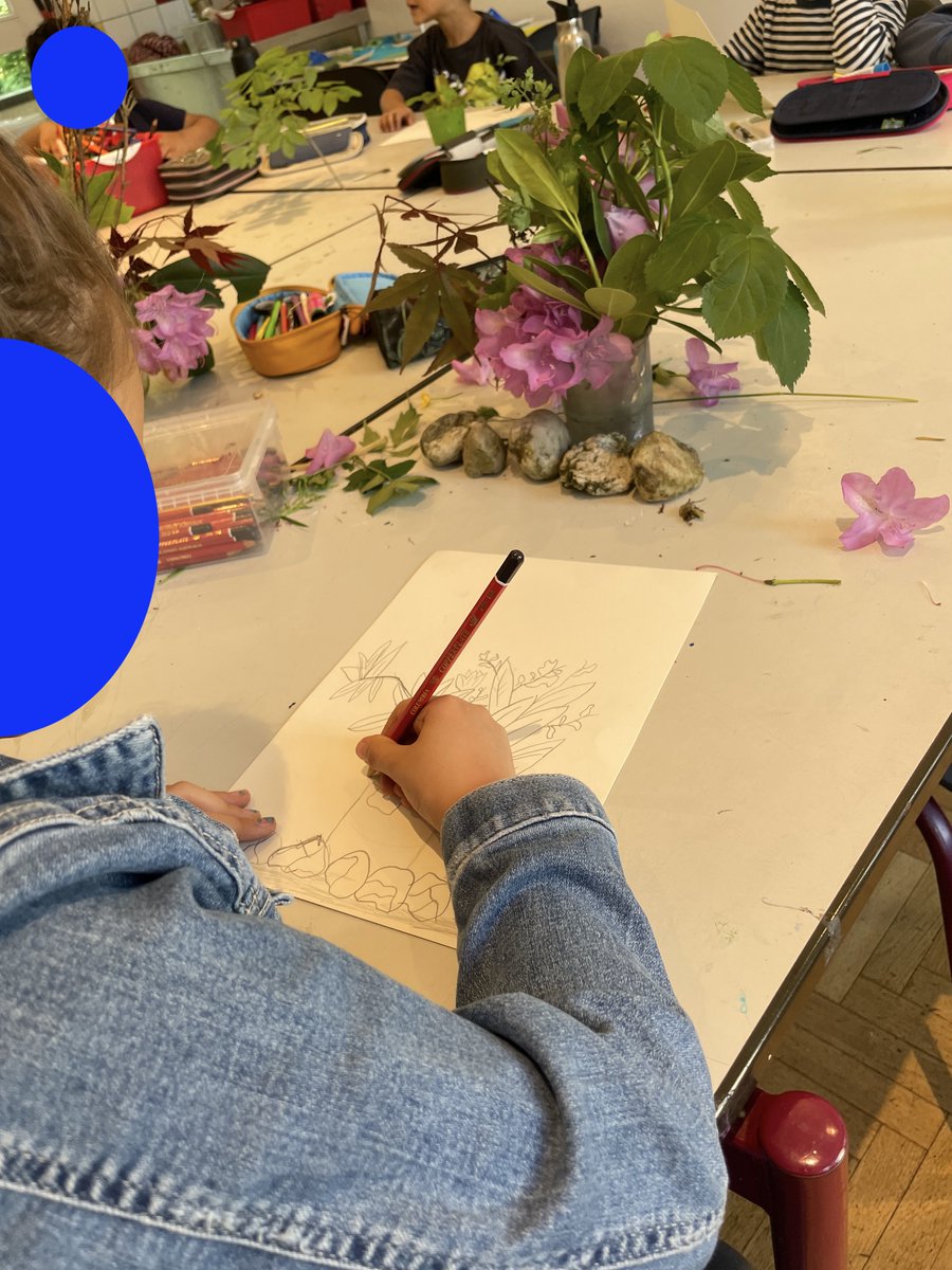 YuniSantosa's tweet photo. How we express ourselves - Exploring still life drawing. G2 #isruhr learners collected plants, flowers, rocks & other items from the playground to draw. They tried to make their drawings look real. What skills do we use?
#Artsinquiry #ibpyp #transdisciplinarylearning #pypchat https://t.co/s3zu5pUYi7