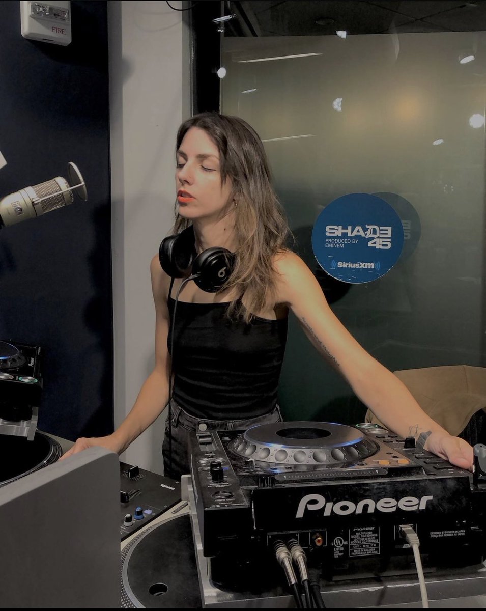 KLBPFM's tweet photo. Fridays at 6pm on 99.1FM #KLBP it’s DJ @20thcenturyanne with #UMAMIRADIO! Today broadcasting a VERY HEAVY 90S SUMMER MIX! https://t.co/pJH3HMvgOS
