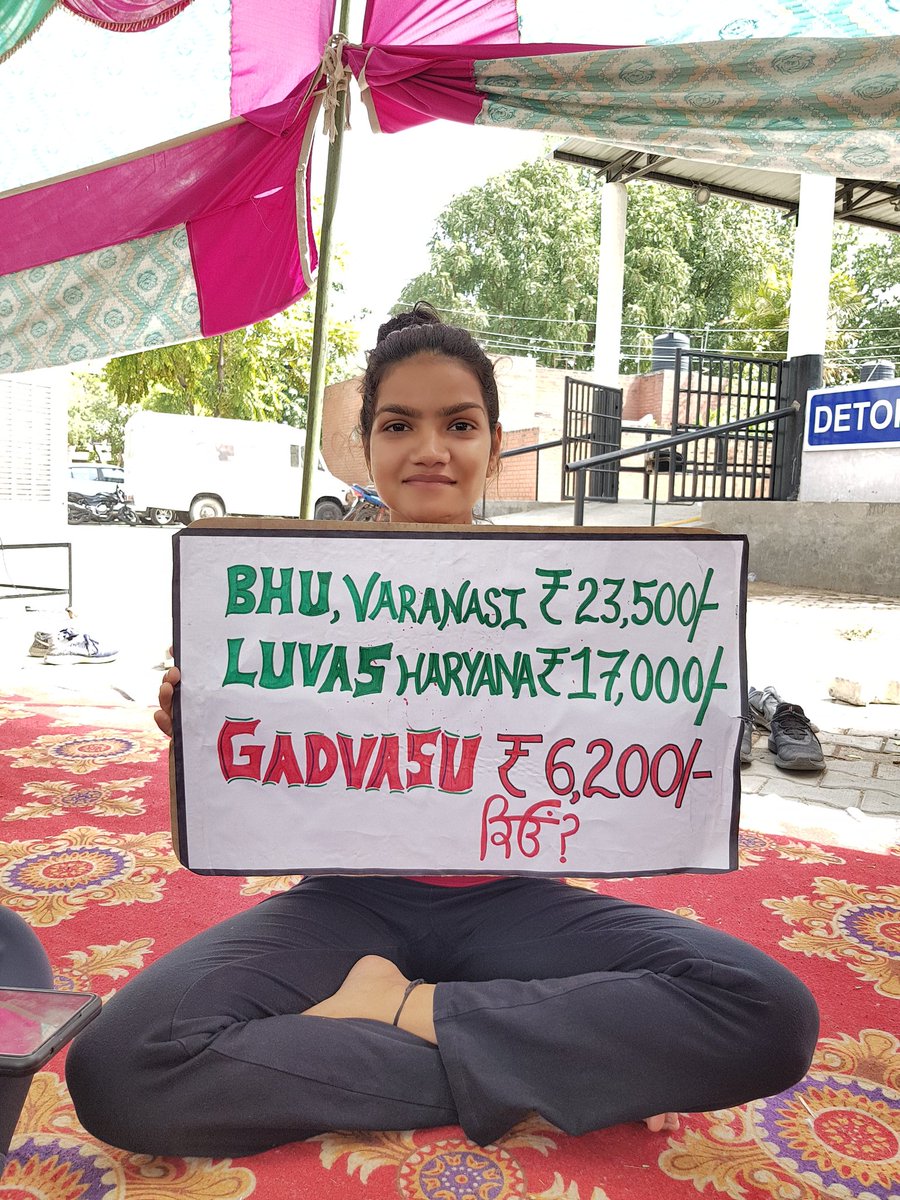 GadvasuVetUnion's tweet photo. Day-6 of protest for #IncreaseInternshipAllowance from 6200/- to 17000/- per month
#Gadvasustudentsonstrike
#gadvasuvetunion 
#IncreasePgFellowship
@BhagwantMann @kdhaliwalaap @HarpalCheemaMLA @PMOIndia @narendramodi @Murugan_MoS @CMOPb @AmitShah @bbcnewspunjabi @PrimeAsiaTV https://t.co/OFaoAmFfPM
