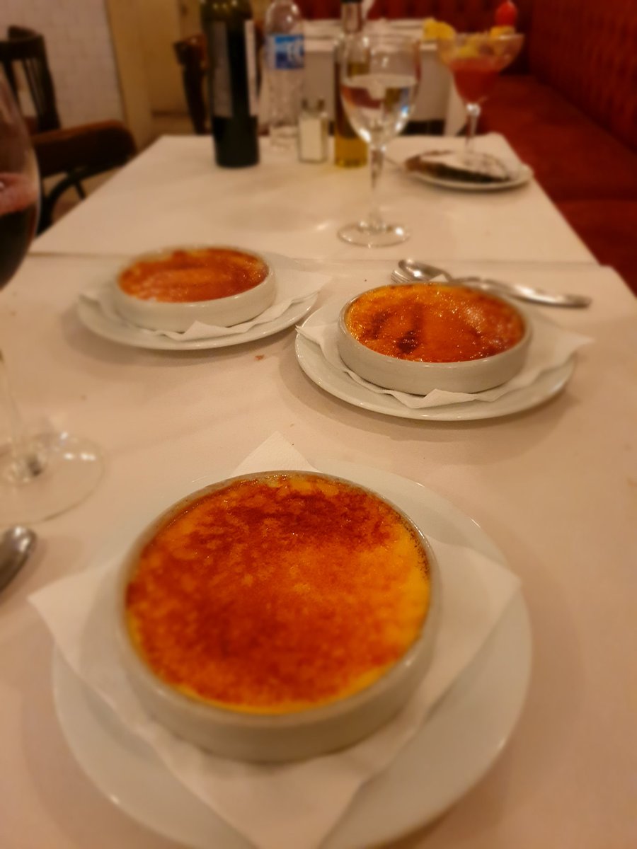 flaviapittella's tweet photo. Somos dos en la mesa. Nótese mi debilidad. Sí, como DOS.
#lapetanque https://t.co/KiZmejoNcb