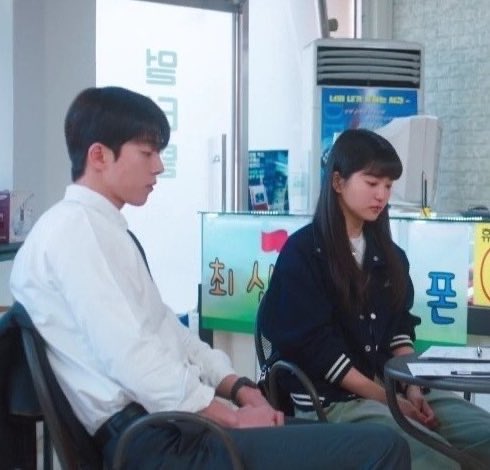baekdothinker's tweet photo. #TwentyFiveTwentyOne #NamJooHyuk #KimTaeRi

baekdo getting                    also them getting
a divorce in the                     back together in
year 2002                              the year 2022 https://t.co/RuUTxgxPiZ
