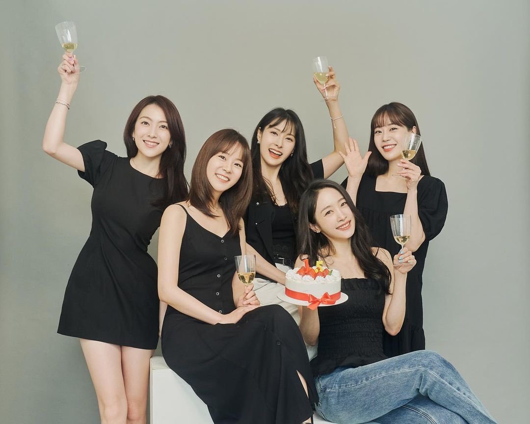 sarapad_kchart's tweet photo. สมาชิกวงคาร่า #KARA โพสต์ภาพร่วมฉลองครบรอบ 15 ปีของวง คิดถึงมากกกกกกกกกก กยูริ ซึงยอน นิโคล ฮารา จียอง ยองจี https://t.co/RMkqTMEBZz