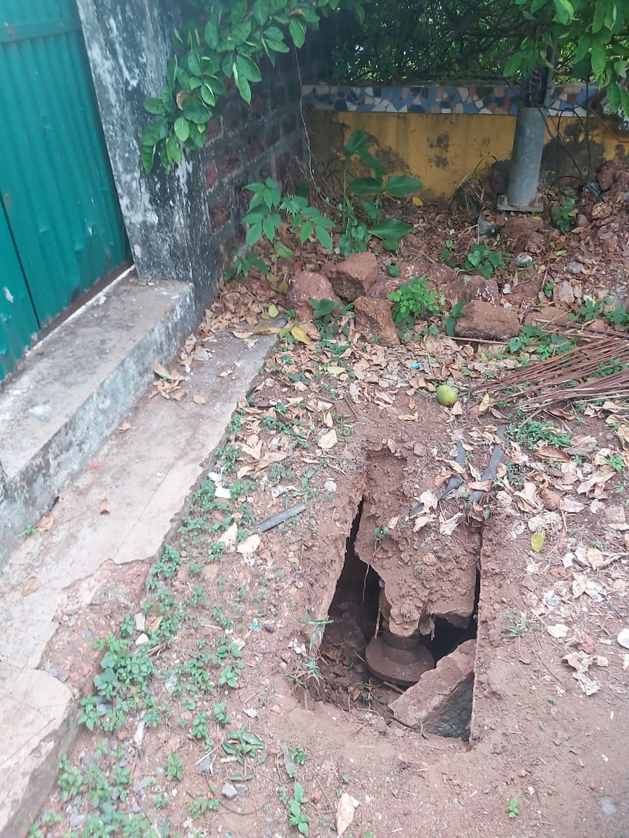 LMRWA_Goa's tweet photo. Dear @CabralNilesh Sir,
We would like to bring to your attention that the road section and underground pipeline of the Power Works Department, located in front of the La Marvel Colony Community Centre on Lane 4 (next to Marivel Village) has broken and collapsed. https://t.co/LOxzA9ayR9
