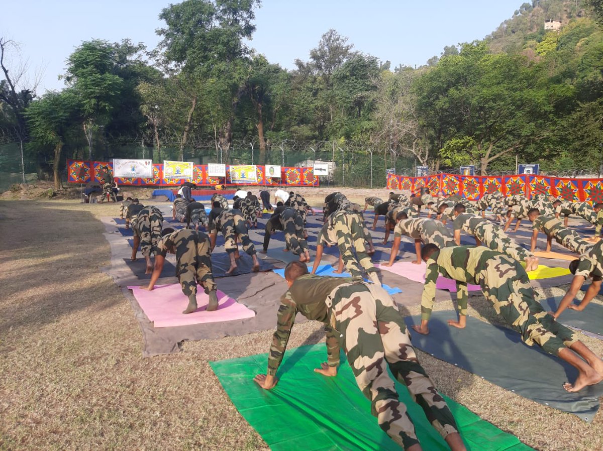 AdmoIsm's tweet photo. As directed by Director AYUSH Dr Mohan Singh sir and DAO Poonch Dr Rakesh Kumar sir today dated 10/6/2022 an Iconic yoga session was conducted by Department of AYUSH Distt Poonch in collaboration 146 BN BSF KHANATER, Poonch. Total beneficiaries:- 110 #DMPoonch https://t.co/dYTa1IH85s