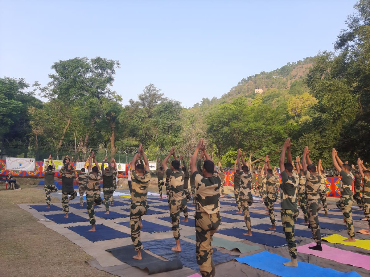 AdmoIsm's tweet photo. As directed by Director AYUSH Dr Mohan Singh sir and DAO Poonch Dr Rakesh Kumar sir today dated 10/6/2022 an Iconic yoga session was conducted by Department of AYUSH Distt Poonch in collaboration 146 BN BSF KHANATER, Poonch. Total beneficiaries:- 110 #DMPoonch https://t.co/dYTa1IH85s