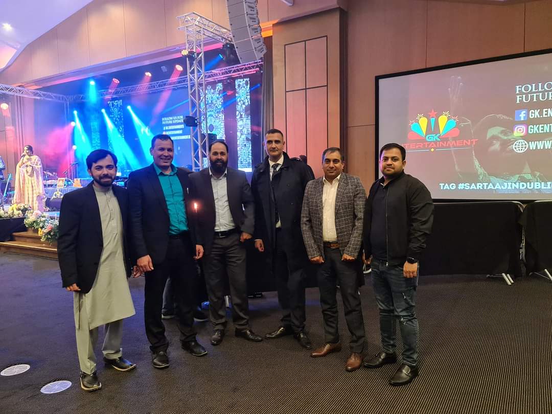 Pak_Ire's tweet photo. Members of Pakistani community enjoying Satinder Sartaaj Live event in Dublin this week. Thanks @gkentertainmen for organising a fantastic Punjabi-Sufi music night and promoting Punjabi culture in Ireland. https://t.co/q086hDAqVG
