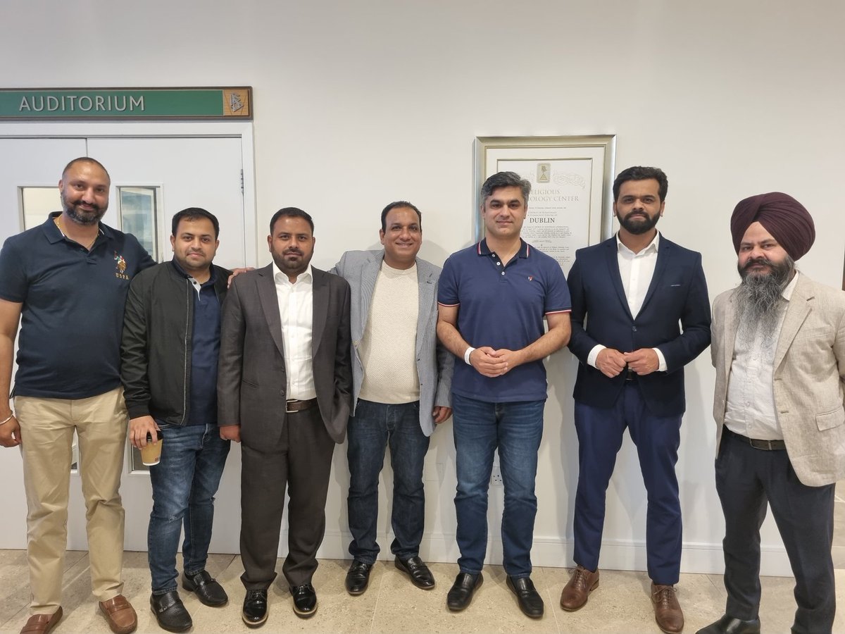 Pak_Ire's tweet photo. Members of Pakistani community enjoying Satinder Sartaaj Live event in Dublin this week. Thanks @gkentertainmen for organising a fantastic Punjabi-Sufi music night and promoting Punjabi culture in Ireland. https://t.co/q086hDAqVG