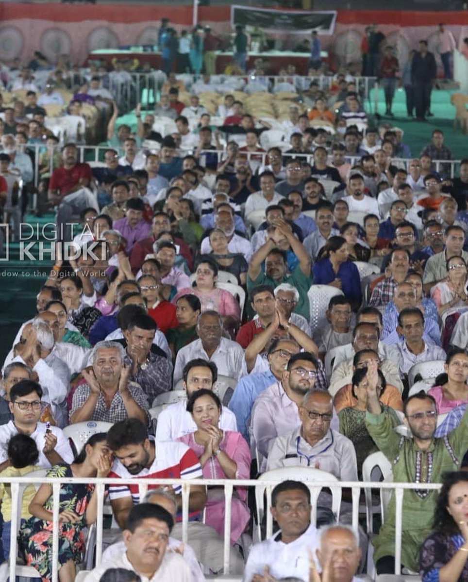 DrKumarVishwas's tweet photo. पूज्य बापू की प्रारम्भिक शिक्षा के नगर व मेरे बहुत पुराने कवि-सम्मेलनों की भूमि, राजकोट में कल @DigitalKhidki के माध्यम से आनंद रसवर्षा हुई।आभार माँ सरस्वती ❤️🇮🇳🙏
वेशभूषा- @JadeBlueFashion https://t.co/CQn2BBDqCu