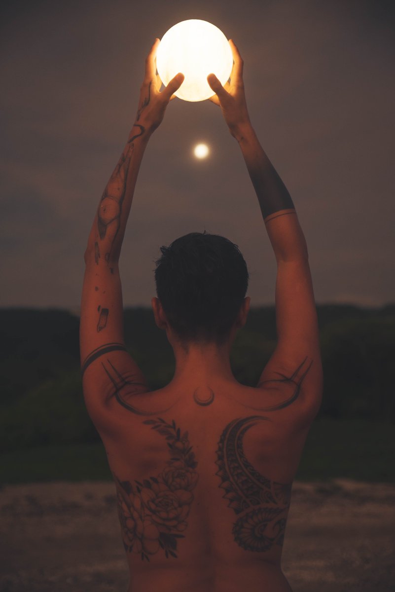 NashigamiNFT's tweet photo. My collection Astral Beauty is on @rarible  : https://t.co/Eq2gJDL0iH 
#NFTcollections  #nudeart #Artistic #NFTs #nftart @MuseumofCrypto https://t.co/aMtkDkbxbm